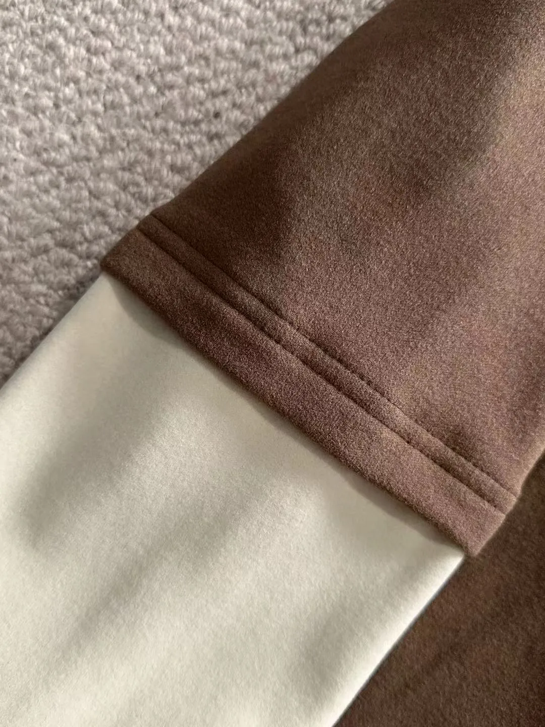 Next day shipment P360 Stone lsland/Stone Island Exclusive launch of 25ss new autumn and winter long sleeves Many celebrities have the same style. Craftsmanship that ordinary small workshops cannot copy. No matter in terms of materials, detail restoration and craftsmanship, we are not afraid of any challenges, just to provide you with wonderful products. Compare the top original versions at will. No expense is spared just to do better. Unique imported fabric feel. Purely imported German machine production. Precision operation and 10,000-needle density. A full set of new accessories with three standards can be customized simultaneously. The upper body is versatile and fashionable. The perfect choice for autumn and winter. A must-have item. Size chart: M to XL (or please state your height and weight when placing an order)